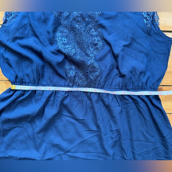 Kimi & Kai lace trimmed colour block maternity dress - Picture 4 of 9